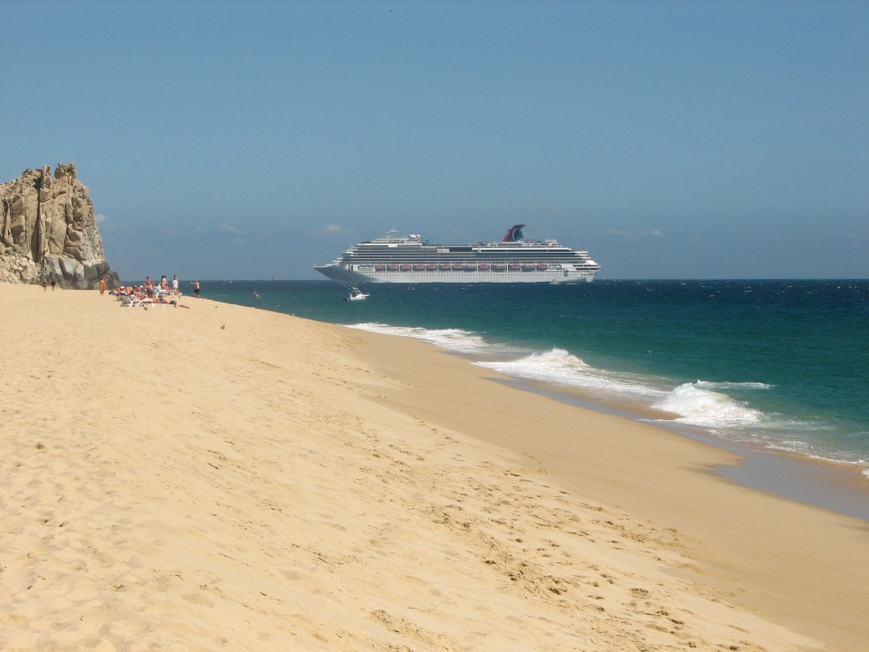 Crusie ship coming into port