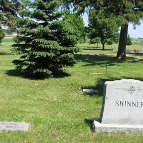 IMG_5788 Homan graves on the left, Skinner on the right