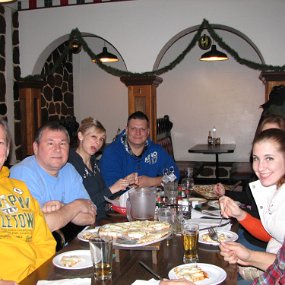 IMG_7659 DeMarrini's pizza Jan, David, Natalie (and Tinsley or Harlan), Joshua, Mary, Jennifer, Spencer (Jenny's boyfriend)